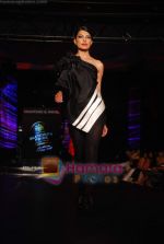 Model walk the ramp for Shantanu Nikhil at Day 2 Blenders Tour fashion show on 4th Spt 2010 (37).JPG